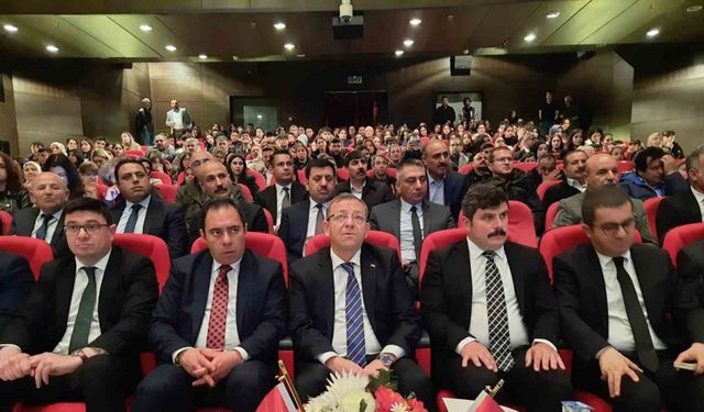 Kars’ta en çok kitap okuyan öğrenci ve veliler ödüllendirildi