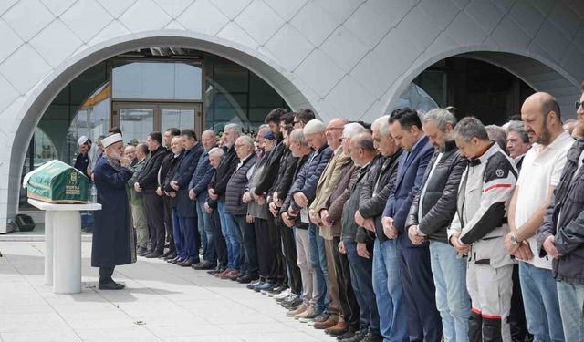 Kaza kurbanı 88 yaşındaki milli bisikletçi son yolculuğuna uğurlandı