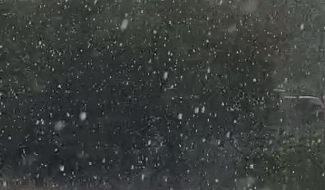 Kocaeli’de aniden bastıran dolu sürücülere zor anlar yaşattı