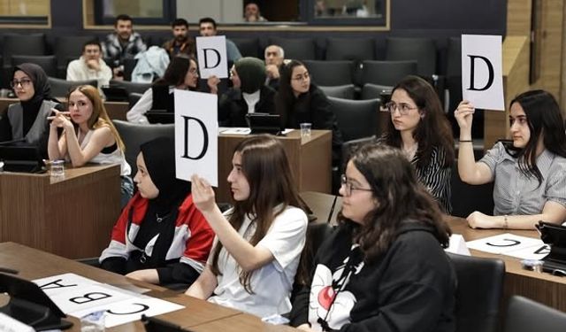 Kütahya Belediyesi’nden ’Gençler Arası Tarih Yarışması’nda yarı final heyecanı