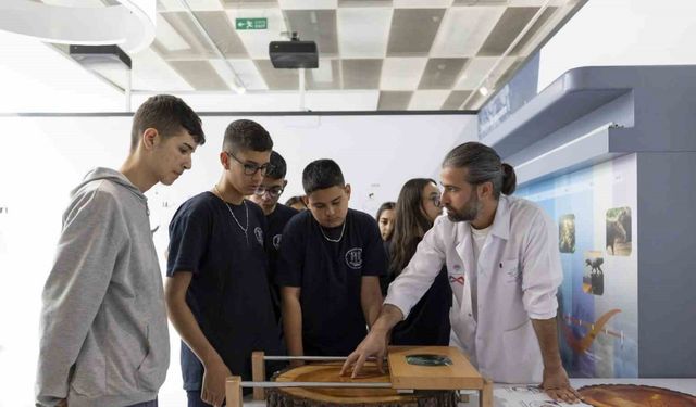 Mersin’de dünya çocukları bilimle buluştu
