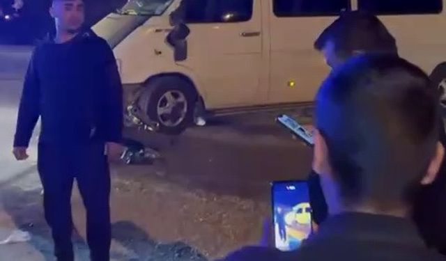 Minibüs ile motosiklet çarpıştı: 1 yaralı