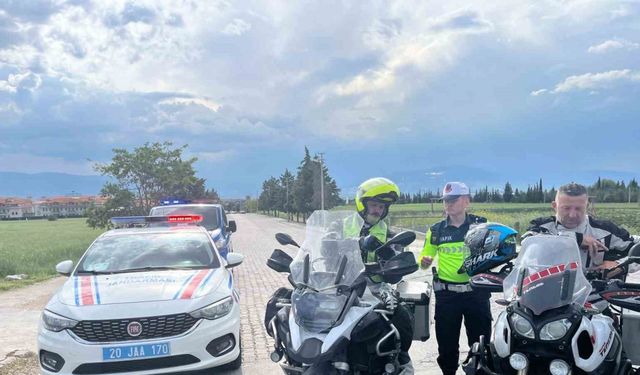 Motosiklet kazalarına dikkat çeken jandarmadan ’Bir Kural, Bir Ömür’ denetimleri
