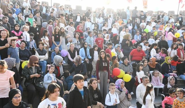 Osmaniye’de çocuklar bayram şenliğinde doyasıya eğlendi