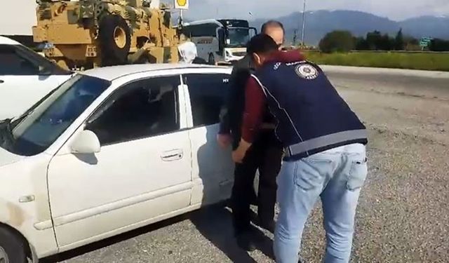 Osmaniye’de durdurulan otomobilde 3 kaçak göçmen yakalandı