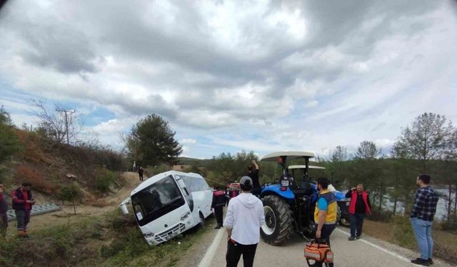 Osmaniye’de öğrencileri taşıyan otobüs devrildi