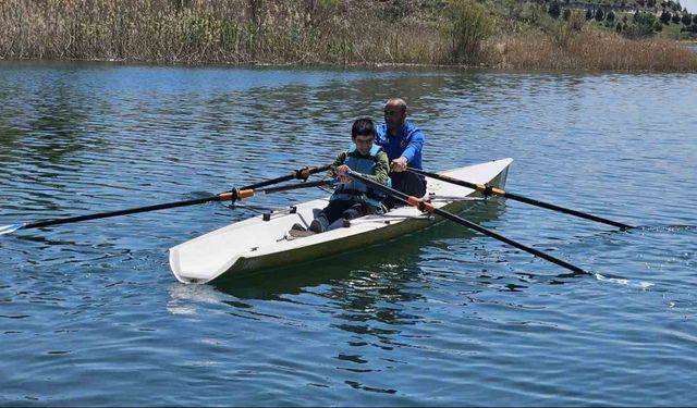 Otizmli çocuklar kürek sporu ile tanıştı