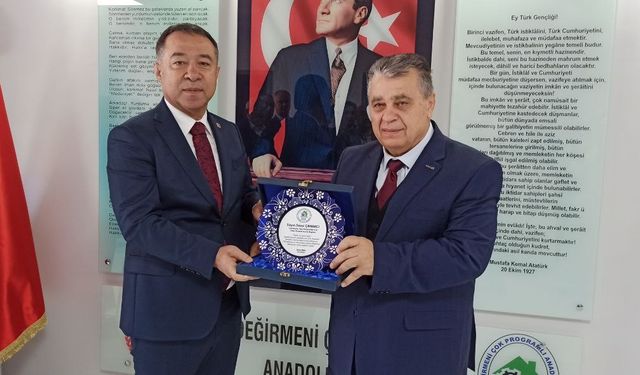 Protokol üyeleri ve eğitimciler kütüphane açılışında bir araya geldi