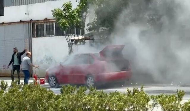 Sanayiden yeni çıkan araç yolda alev aldı