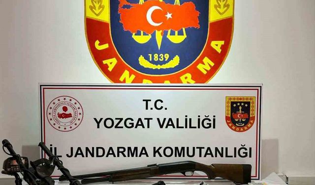 Şefaatli’de tarihi eser ve silah ele geçirildi