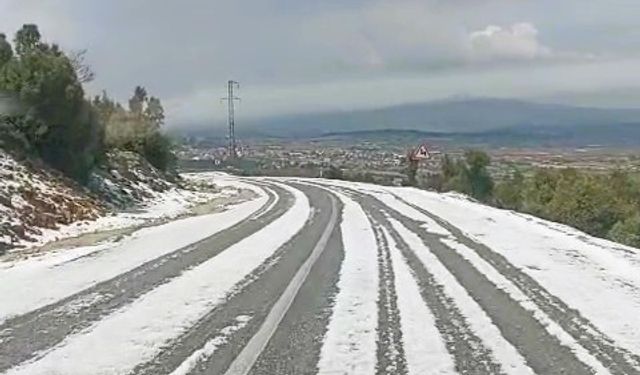 Şiddetli dolu yağışı kar manzaraları oluşturdu