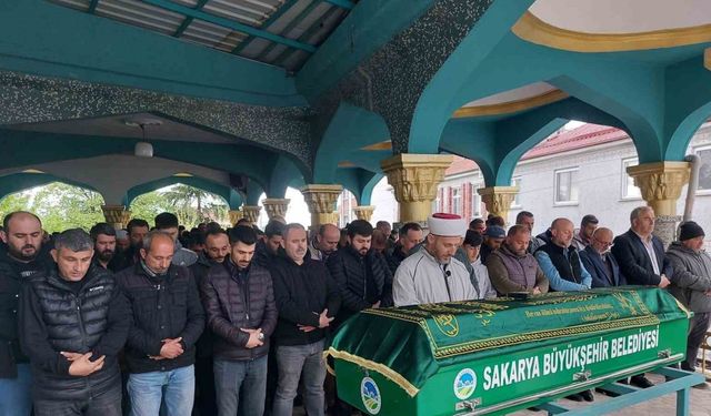 Silahla yaraladığı damadının 15 bıçak darbesiyle öldürdüğü şahıs son yolculuğuna uğurlandı