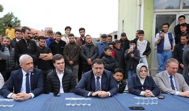 Vali Musa Işın ve milletvekillerinden deprem üssü Simav Yemişli köyüne geçmiş olsun ziyareti