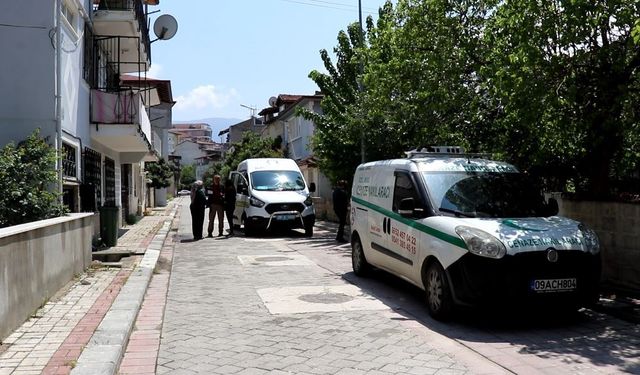 Yalnız yaşadığı evinde ölü bulundu