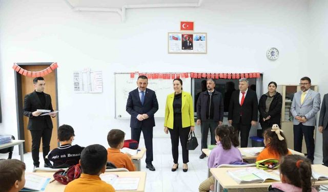 Zonguldak’ta miniklere bilim dergisi hediyesi