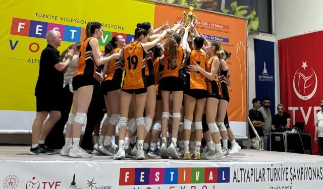 İzmir'de 'Festival Voleybol'da ilk ödüller verildi