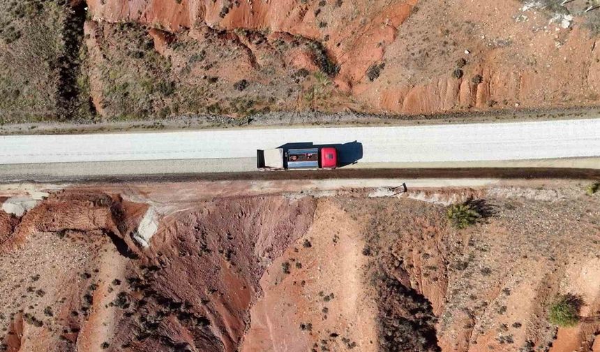 Asfaltlanan yol köylünün yüzünü güldürdü: "Allah devletimize zeval vermesin"