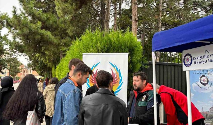 Polis, Anadolu Üniversitesi’nde 10 bin 200 öğrenciyi bilgilendirdi