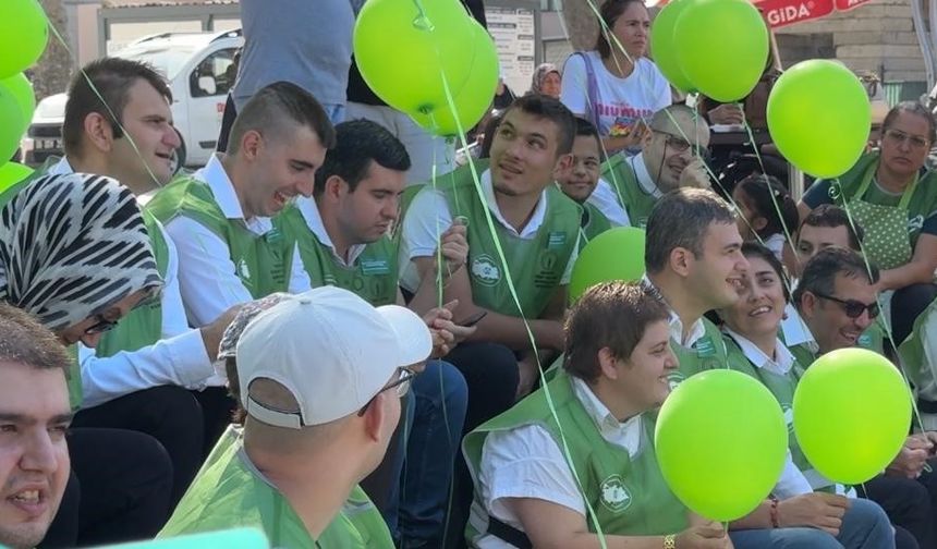 Yalova’da serebral palsiye dikkati çekmek için yeşil yelek giydiler