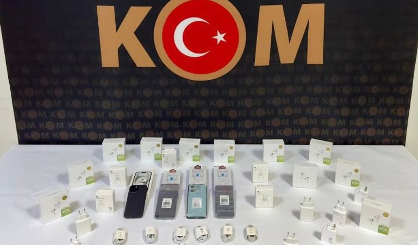 Bingöl’de kaçak telefonlar ve aksesuarları ele geçirildi