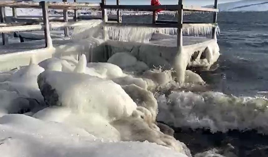 Çıldır Gölü’nün donmasını bekliyorlar