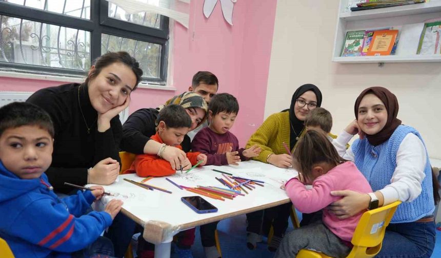 Iğdır’da özel bireyler üniversite öğrencileri ile beraber gönüllerince eğlendi