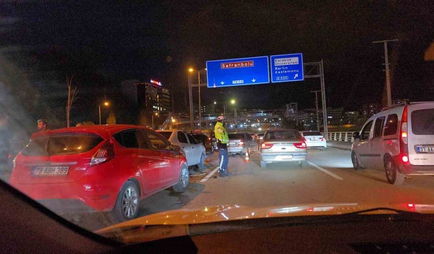 Karabük’te 5 araçlı zincirleme trafik kazası: 3 yaralı