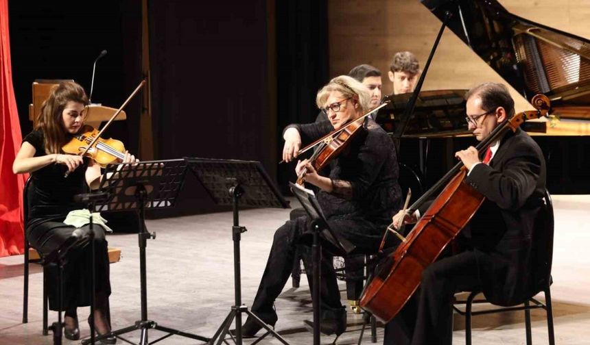 Odunpazarı Belediyesi’nin müzik grubu OPA QUADRO’dan etkileyici performans