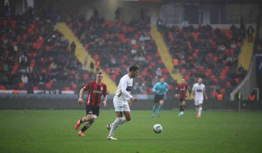 Trendyol Süper Lig: Gaziantep FK: 1 - Antalyaspor: 0 (İlk yarı)