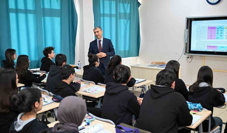 Vali Aktaş öğrencilerle bir araya geldi