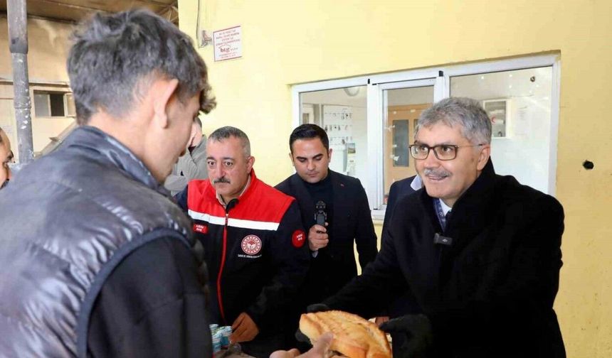 Vali Cahit Çelik, patates depolama ve paketleme alanında incelemelerde bulundu