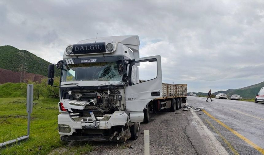 Bitlis’te tır ile minibüs çarpıştı: 1 ölü, 2 yaralı
