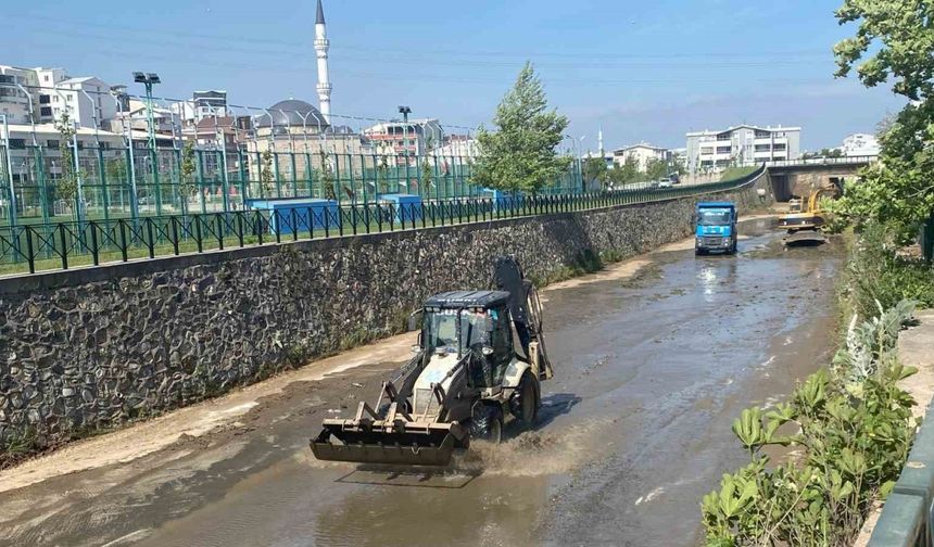 Büyükşehir’den Mandıras Deresi’nde yaz temizliği