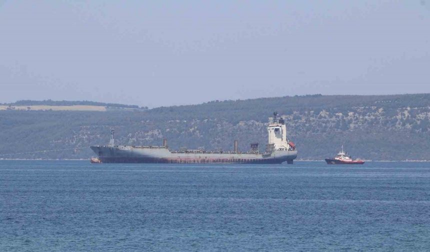 Çanakkale Boğazı’ndan geçen konteyner gemisi makine arızası yaptı