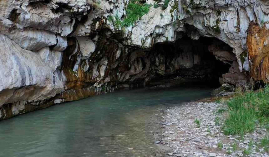 Diyadin’de Kudret Köprüsü manzarasıyla hayran bırakıyor