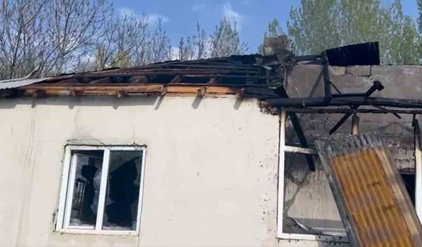 Hakkari’de korkutan ev yangını: Aile son anda kurtuldu