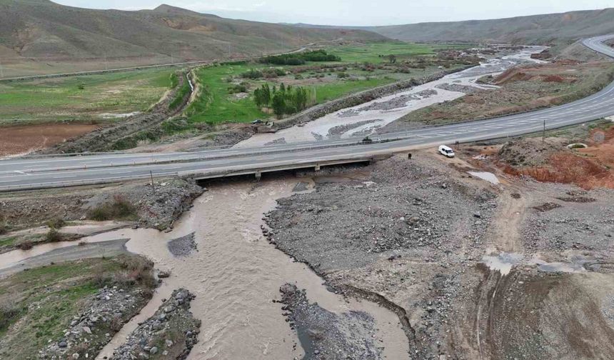 Iğdır’da kuvvetli yağışlar ve eriyen kar suları akarsuların debisini artırdı