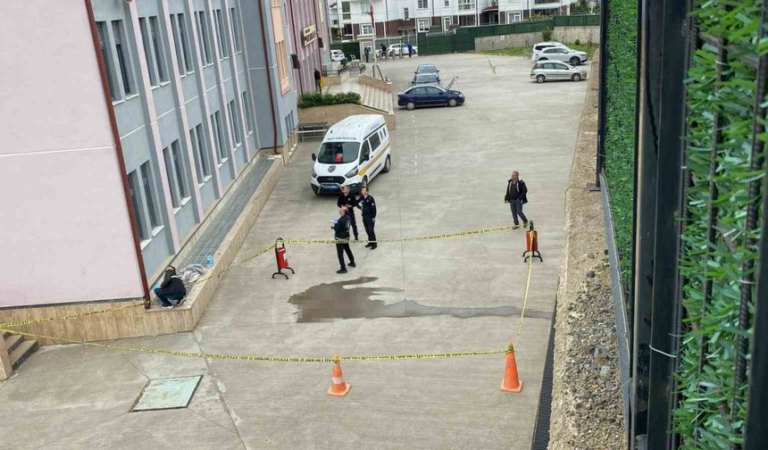 Kocaeli’de okulun 4’üncü katından düşen liseli ağır yaralandı