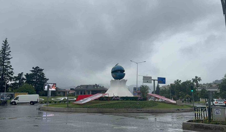 Marmaris’te yağışlı hava etkili oldu