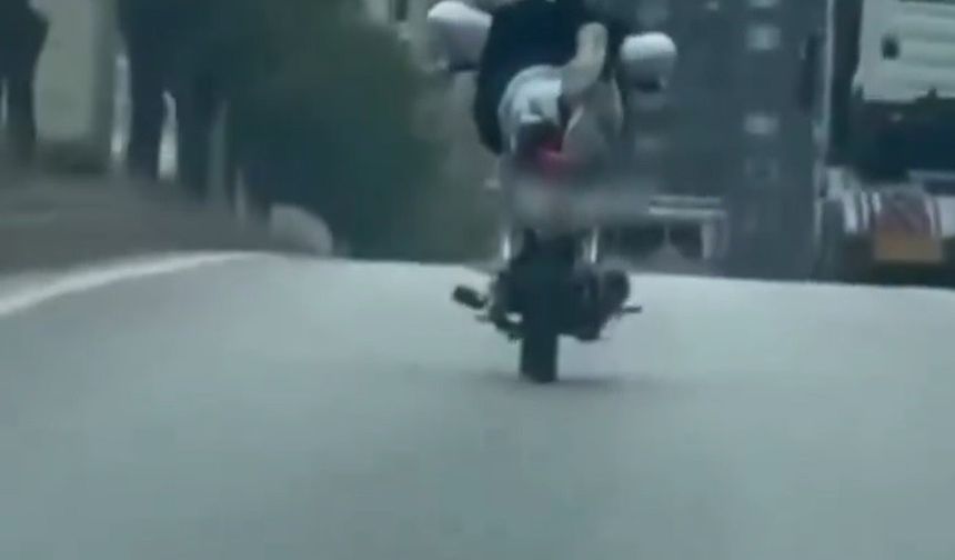Motosikletle akrobatik hareketler yaptı, cezadan kaçamadı