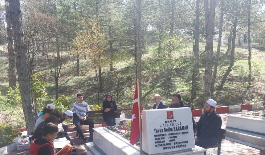 Öğrenciler helikopter kazasında şehit düşen Selim Karaman’ı dualarla andı
