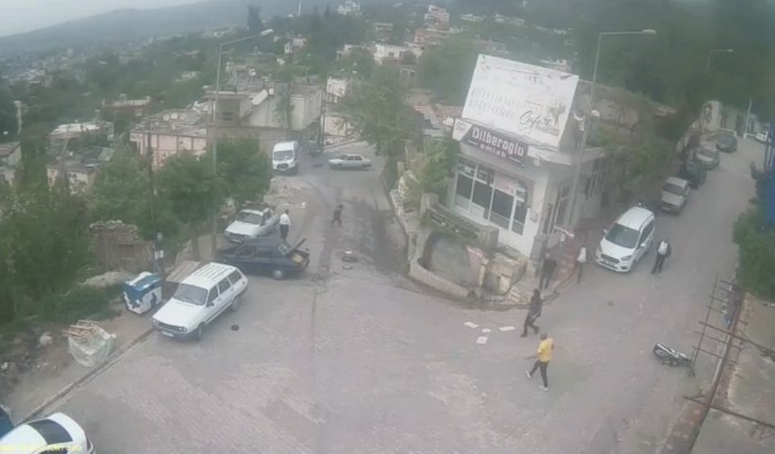 Osmaniye’de 9’u öğrenci 11 kişinin yaralandığı kaza güvenlik kamerasında