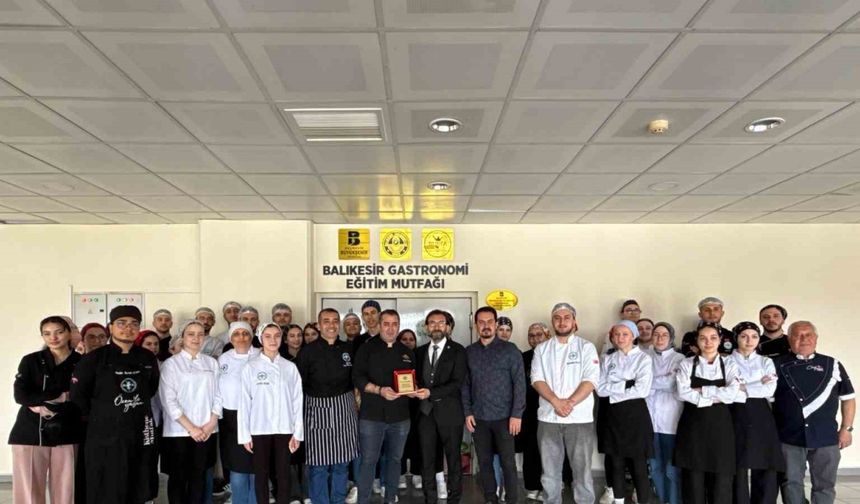 Sokak lezzetlerinden kokorecin sırlarını anlattı