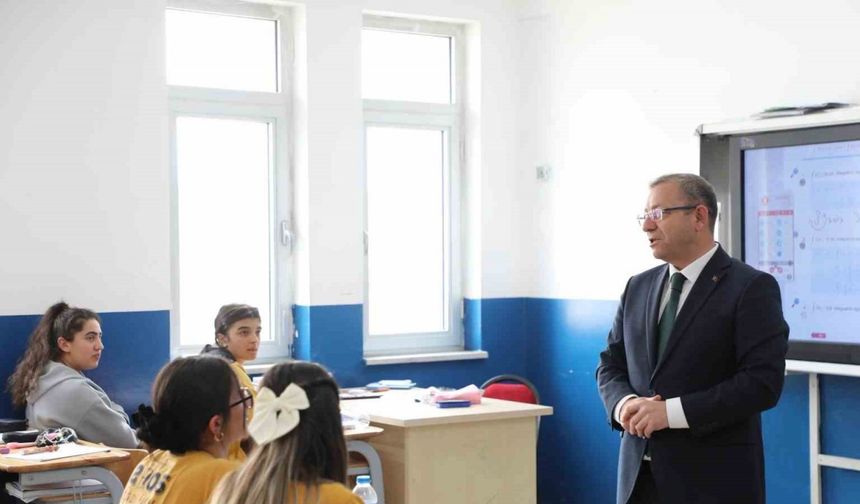 Vali Polat’ın okul ziyaretleri devam ediyor