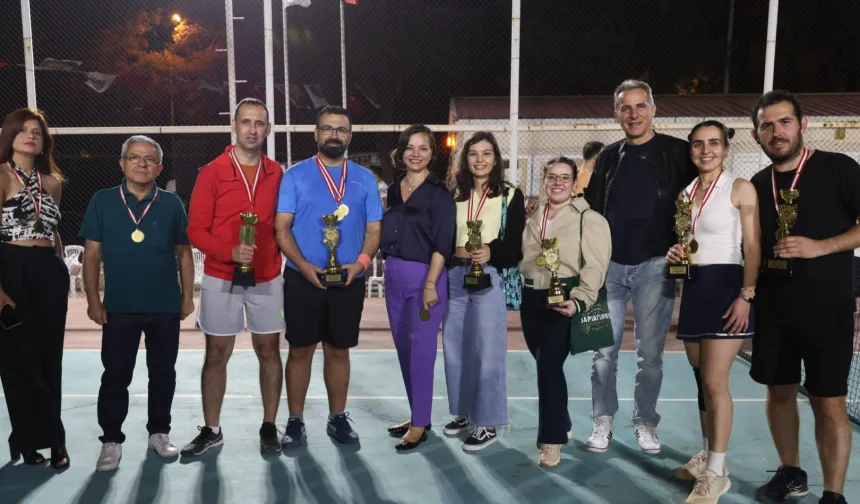 İzmir Karabağlar'da spor şenlikleri renkli geçti