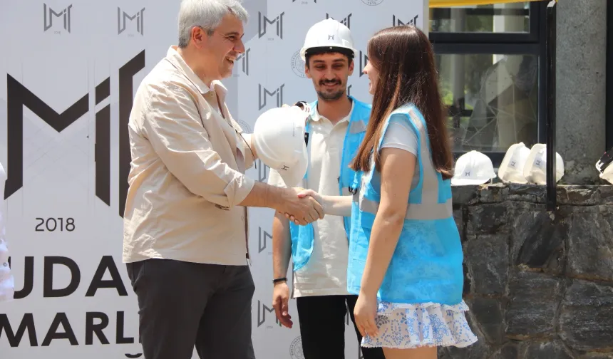 Bursa'da genç mimarlar ilk baretlerini taktı